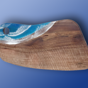 Planche à découper en bois de noyer et résine époxy