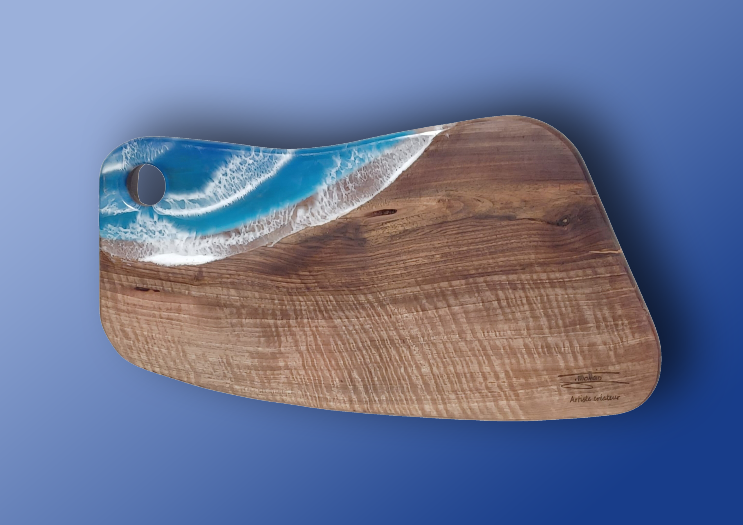Planche à découper en bois de noyer et résine époxy