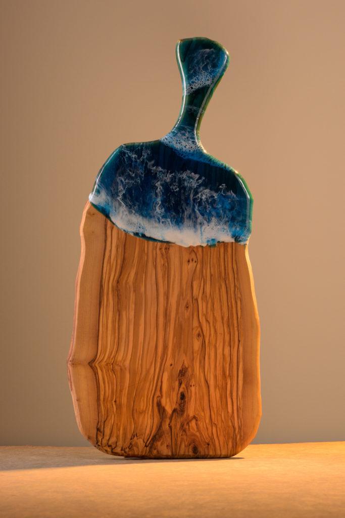 Planche à manche en bois et résine bleue Planche à manche en bois et résine bleue