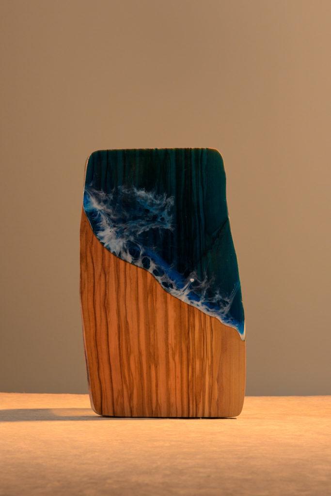 Planche asymétrique en bois et résine bleu nuit Planche asymétrique en bois et résine bleu nuit
